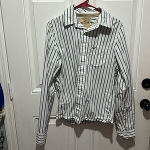 Hollister button down shirt size medium